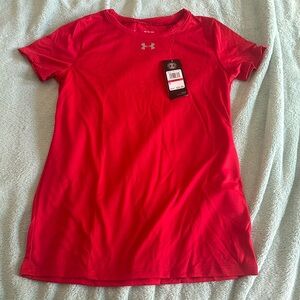 Red Under Armour XS Short Sleeve Shirt